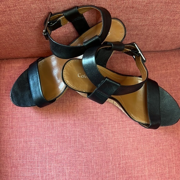 CALVIN KLEIN WOMENS‎ BLACK WEDGE SANDALS SIZE 8 1/2 - Picture 2 of 10
